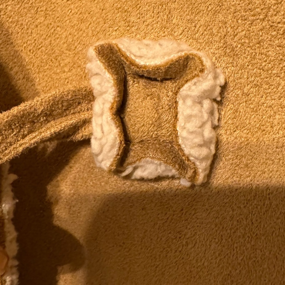 🧸 Camel Faux-Shearling Toggle Jacket | Natalie & Me | Cozy Fall/Winter Classic - Picture 8 of 9